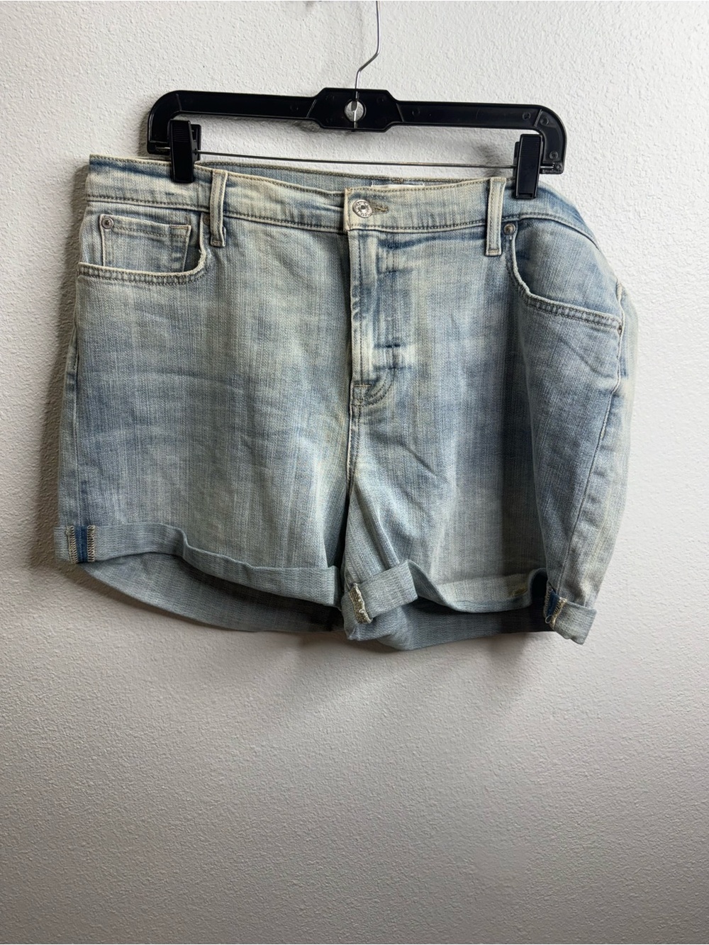 7 For All Mankind Denim Shorts Size 34 NWT
Need washed from storage